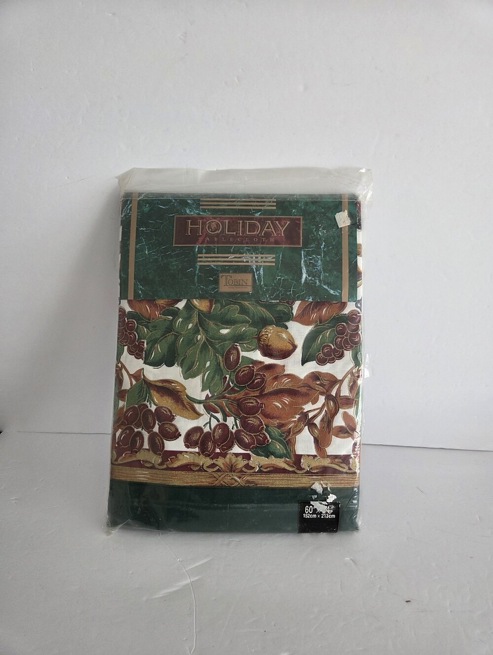 Tobin  Holiday Tablecloth Acorns &berries Sz.60×84in.oblong